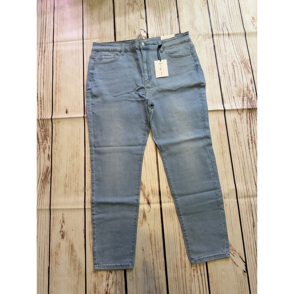 Zenana Womens High Rise Skinny Jeans Light Wash Denim Size 36 NWT